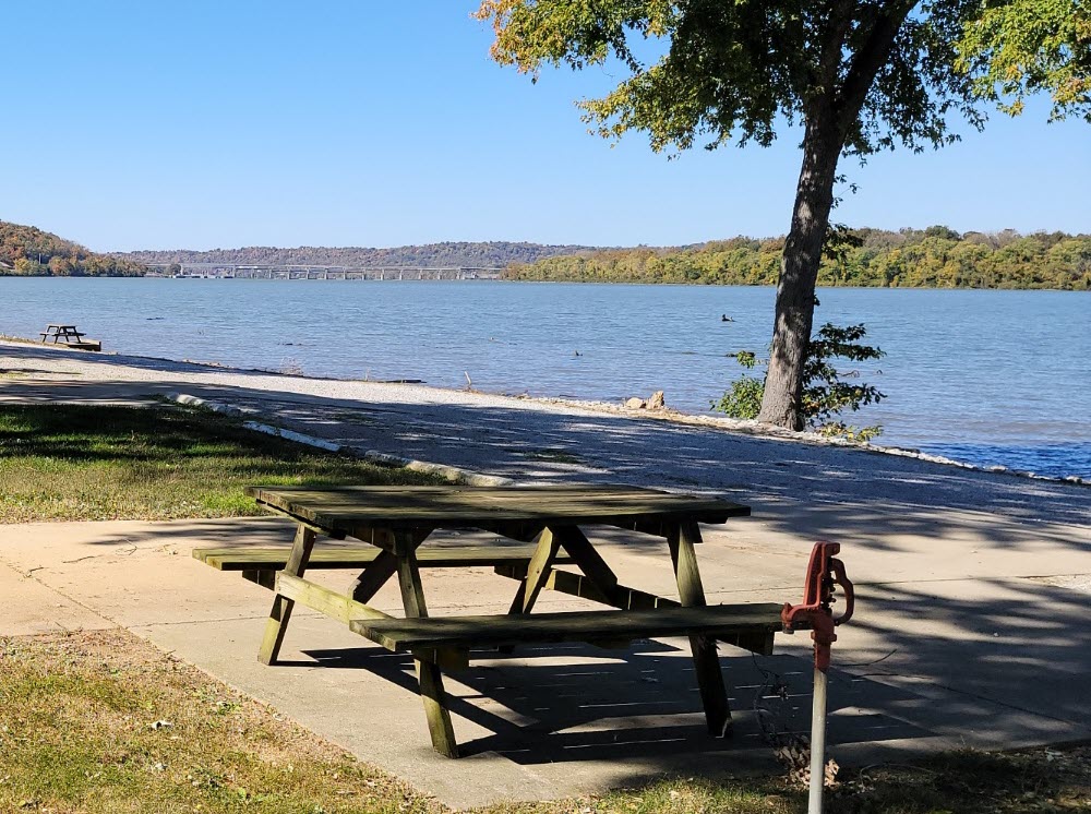 Camping and Camp Sites Smuggler's Cover Marina and Campground Warsaw, Kentucky