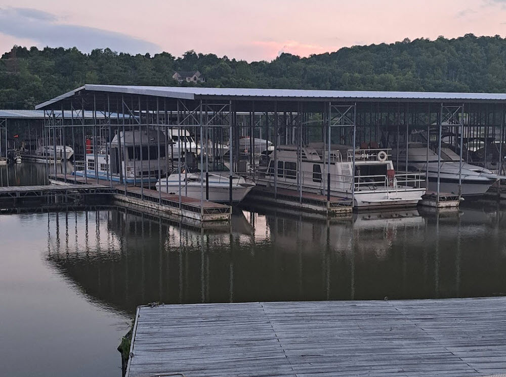 Smuggler's Cove Cabin Rentals on the Ohio River, Warsaw, Kentucky